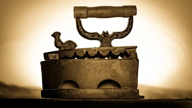 Как вывести жирное пятно с одежды за 2 минуты: секретное средство + утюг