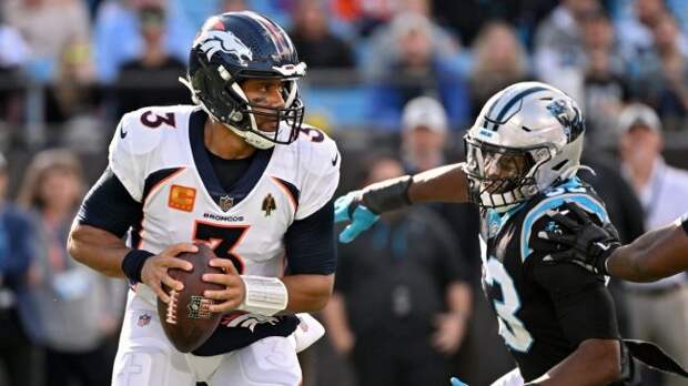 Broncos Defender Yells In Russell Wilson's Face After Another Putrid Day