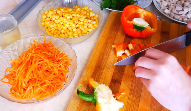 салат с куриным филе и корейской морковью