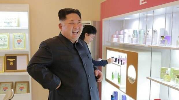 Как Ким Чен Ын учит народ работать вождь на заводе, ким чен ын, начальнику видней, партийным курсом, пропаганда, разносторонний юноша, северная корея, советы вождя