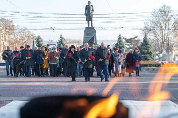 79 лет минуло, а не забыть: в Севастополе почтили память жертв блокады Ленинграда