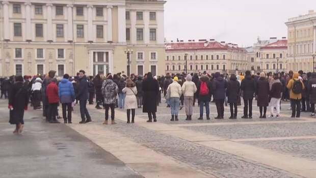 Своих в беде не бросаем: петербуржцы рассказали, почему Россия должна помочь Донбассу