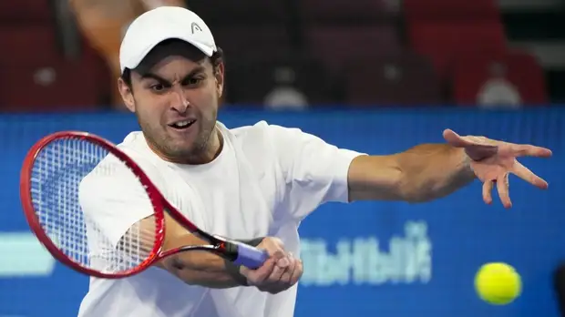 Карацев вышел в полуфинал турнира в Сиднее