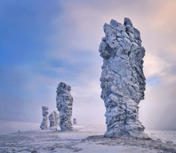 Заснеженные Столбы выветривания.