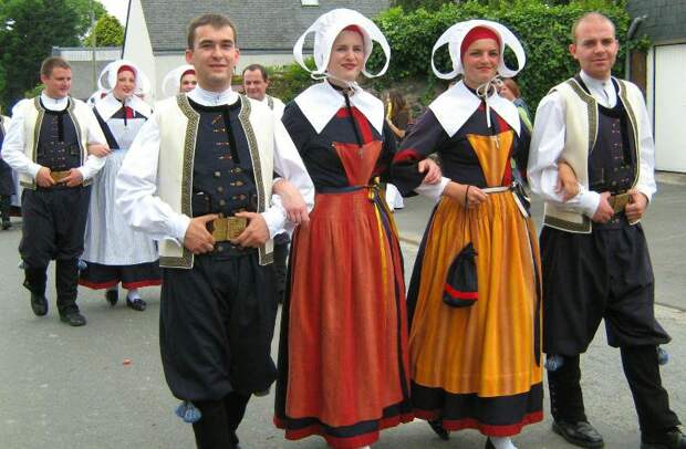 RÃ©sultat de recherche d'images pour "Breton franÃ§ais traditionnel costume hommes"