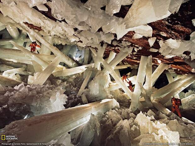 В пещере гигантских кристаллов