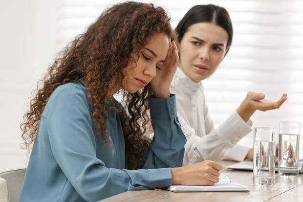 Каждый пятый россиянин следит за доходами своих друзей