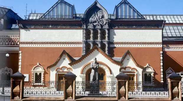 «В поддержку современного искусства»: обнажившийся в Третьяковке художник объяснил мотивы своего поступка