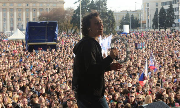 Концерт на площади в Донецке собрал 20 тысяч человек. 