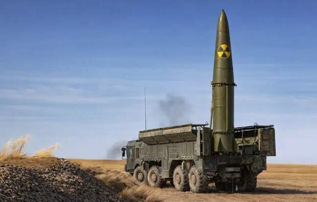 На украинскую ядерную угрозу Россия может ответить передачей ядерного оружия