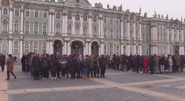 Своих в беде не бросаем: петербуржцы рассказали, почему Россия должна помочь Донбассу