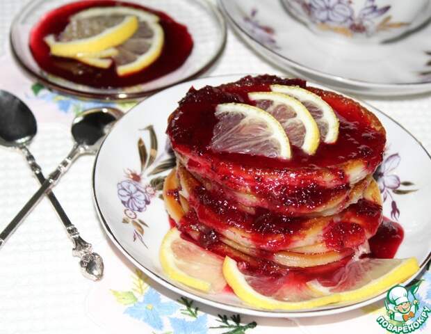 Рецепт: Оладьи из сливочного сыра под ягодным-лимонным соусом