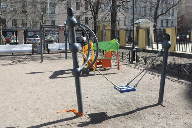 Почти 600 миллионов рублей потратят власти Петербурга на установку камер на детских площадках