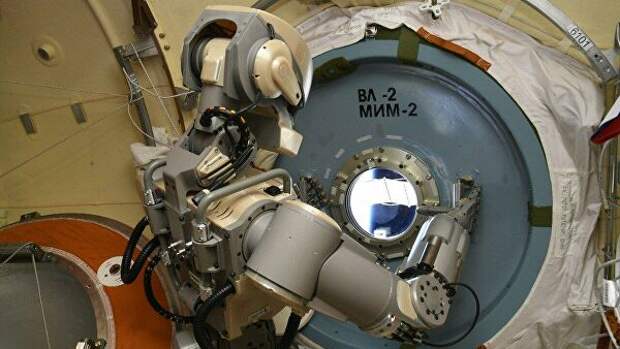 Антропоморфный робот Skybot F-850