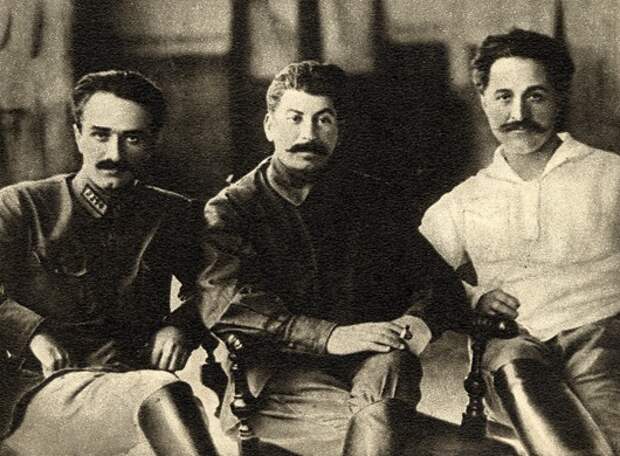 Ordzhonikidze,_Stalin_and_Mikoyan,_1925
