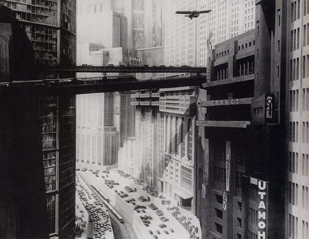 В начале ХХ века будущее представляли бетонно-каменным.