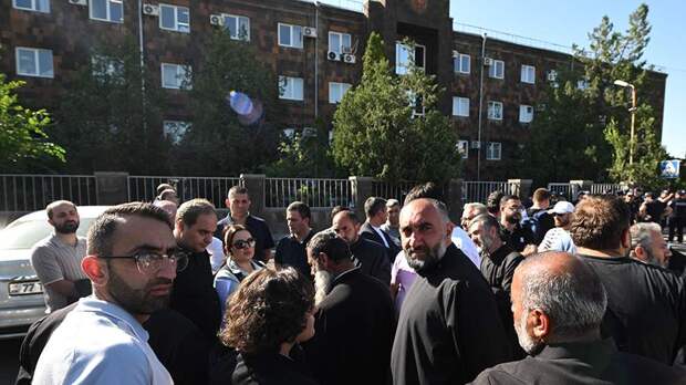 Защита попросила изменить меру пресечения арестованному архиепископу Аджапахяну