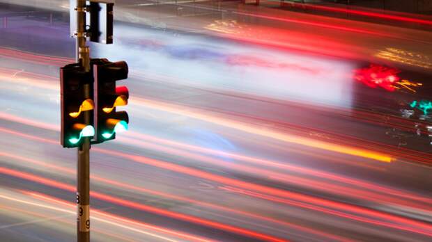 В Калининском районе Петербурга установили первый многофункциональный светофор