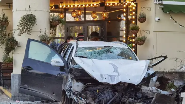 Машины двух братьев случайно столкнулись лоб в лоб в Дагестане