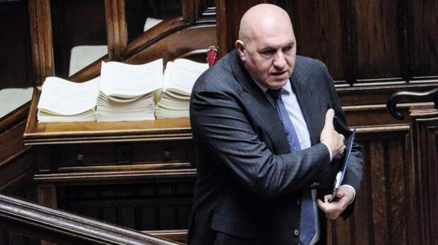 Министр обороны Италии на скорой доставлен в больницу