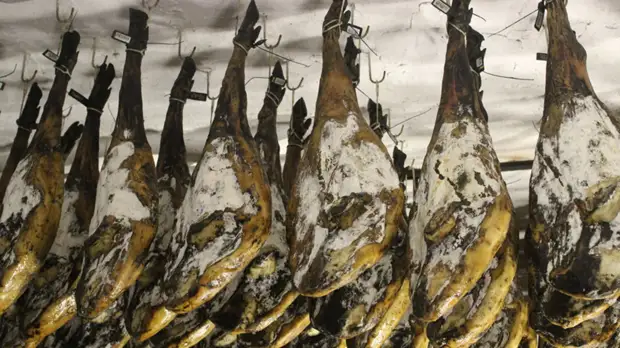 В Совфеде прокомментировали предложение запретить россиянам ввоз мясной продукции