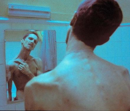 <B>Машинист (2004)</B><BR> Для главной роли человека, балансирующего на грани снов и реальности, в психологическом триллере Брэда Андерсона актер Кристиан Бэйл похудел на 30 кг. Самые культовые сцены мирового кинематографа