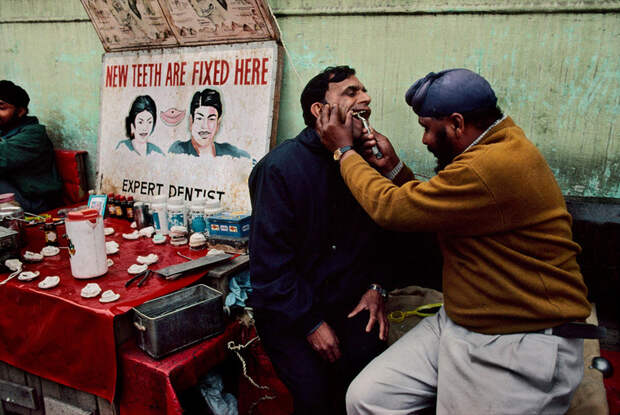 Жесть, как она есть. Уличные стоматологи в Пакистане