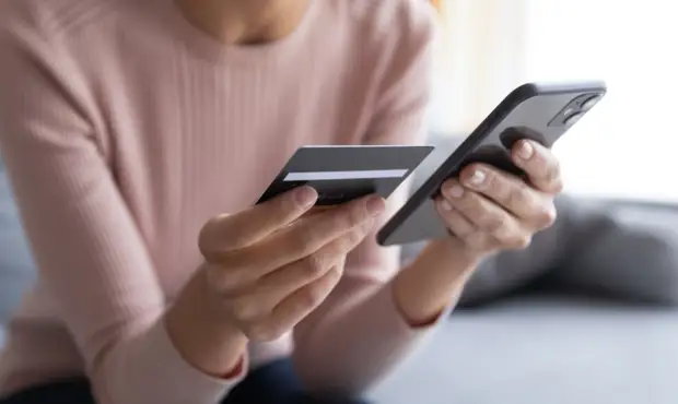 Мошенники предлагают «обход» заблокированных карт