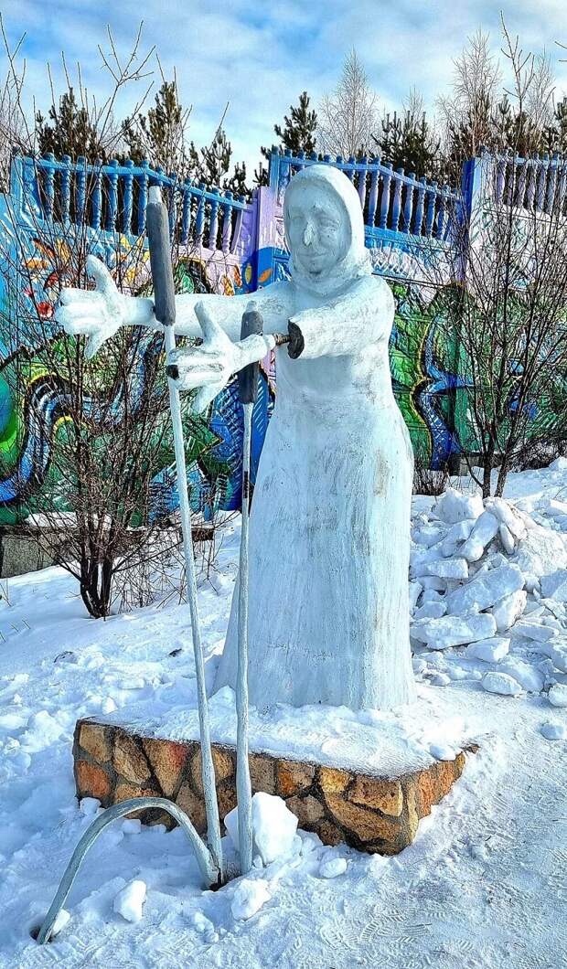 Скульптура Бабка-синюшка. Фото: Марина Чеботаева Скульптура Бабка-синюшка. Фото: Марина Чеботаева
