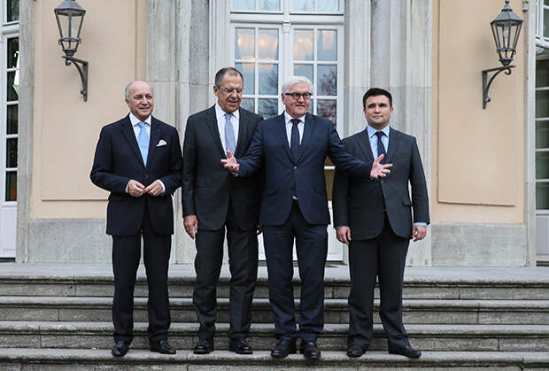 Министр иностранных дел Сергей Лавров с коллегами во время встречи глав МИД «четверки» в загородном особняке МИД ФРГ 