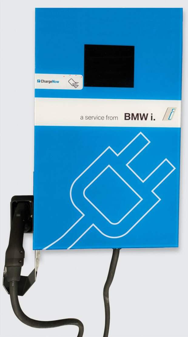 DCFastCharger 571x1024 В США появятся зарядные станции для электрокаров DC Fast Charger от BMW