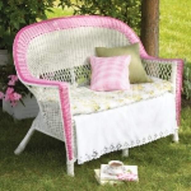painting-on-wicker-patio-furniture-chair1.jpg