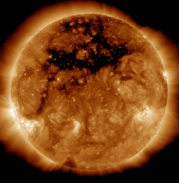 Так выглядит корональная дыра на Солнце. Фото: NASA