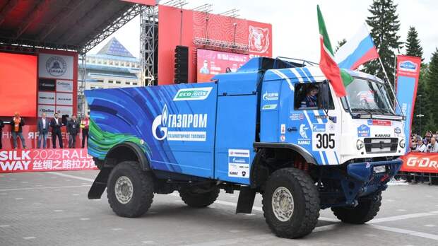 «КАМАЗ-мастер» отказалась от участия в «Дакаре» из-за запрета на российский флаг