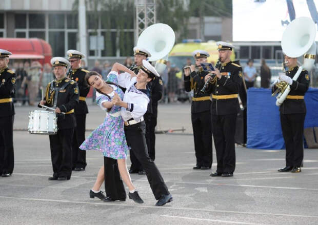 Музыканты ВМФ принял участие в фестивале духовых оркестров в Тамбове