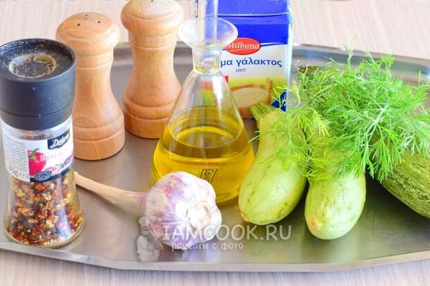 Ингредиенты для приготовления сливочно-пряных кабачков
