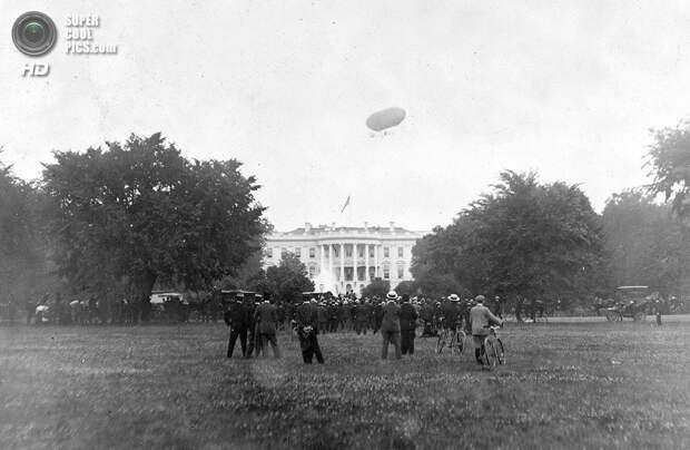 США. Вашингтон. 1906 год. Дирижабль над Белым домом. (George Buck, Library of Congress)