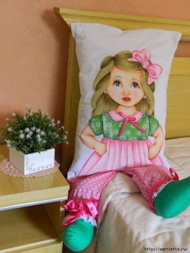 Детские подушки-куклы с росписью акриловыми красками (3) (525x700, 238Kb)