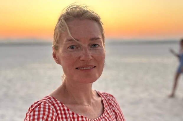 Муж Виктории Толстогановой показал жену без макияжа в честь ее 54-летия