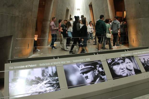 Пепел ангелов.  Почему у нас нет музея в память 27 миллионов жертв Гитлера?