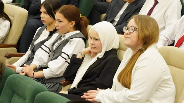 Школьникам Казани рассказали, как безопасно общаться в мессенджерах