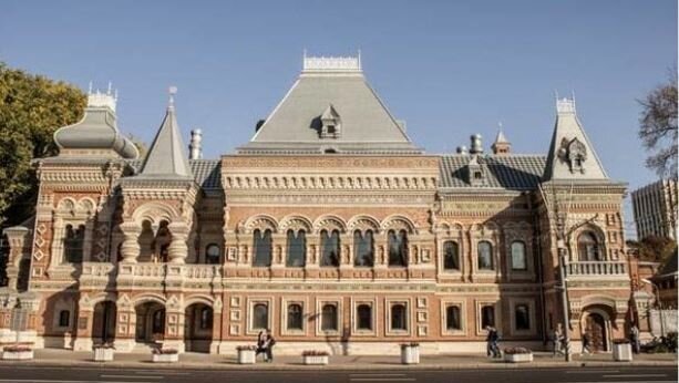 За что архитектор проклял свой дом: загадки пряничного терема на Якиманке