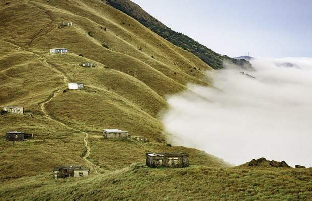 Облака подступают к жилищам в сельской местности КНР, гонконг, мир, природа, проект, снимок, фотография