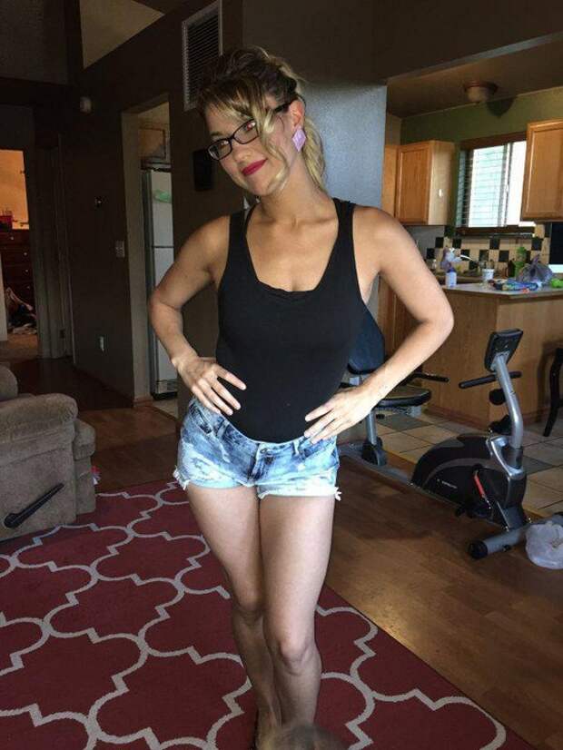 Try your best to resist those short shorts (26 Photos) Try your best to resist those short shorts (26 Photos)