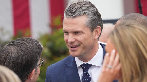 Сообщения о поиске нового главы Пентагона опровергли в Белом доме