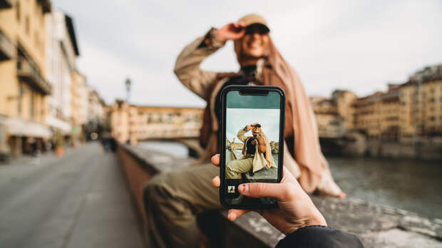 Россиян предупредили об опасности геометок на фото в реальном времени