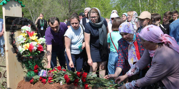 Погибших при нападении на казанскую школу похоронили в Татарстане