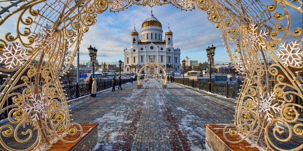 В Южном Медведкове пенсионеров приобщают к виртуальному туризму