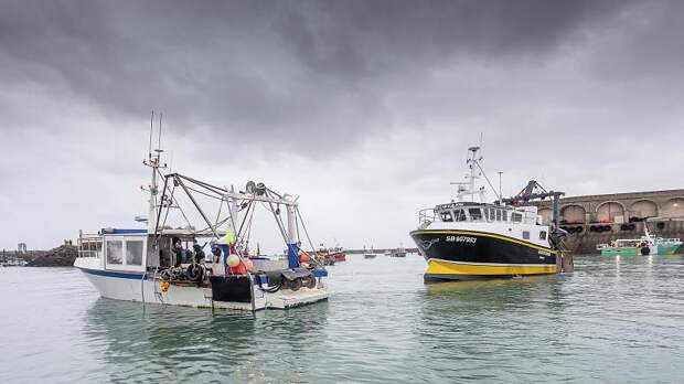 Корабли британских ВМС покидают Джерси после прекращения протеста французских рыбаков