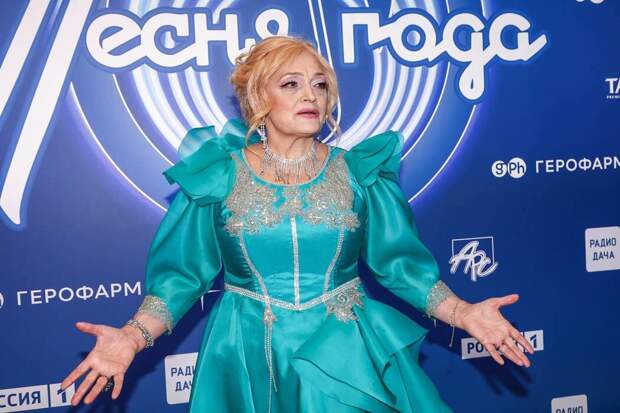 «Я не ожидала такой поддержки»: Надежда Кадышева стала самой дорогой артисткой на новогодних корпоративах